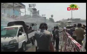 Embedded thumbnail for တောင်ငူမြို့တွင် မဟာသြင်္ကန် အကြတ်နေ့ နံနက်ပိုင်း ရေပက်ခံထွက်သူ ရေကစားသူများဖြင့် စည်ကားများပြား