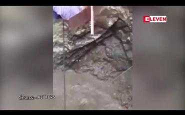 Embedded thumbnail for အိန္ဒိယအမျိုးသားတစ်ဦးကရေတွင်းထဲပြုတ်ကျနေသည့် မိကျောင်းကိုဆင်းကယ်ခဲ့