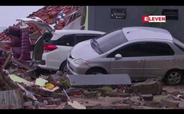 Embedded thumbnail for အင်ဒိုနီးရှားတွင် မီးတောင်ပေါက်ကွဲပြီးနောက် ဆူနာမီလှိုင်းများ ရုတ်တရက် ဝင်ရောက်ရိုက်ခတ်ခဲ့သဖြင့် လူ(၂၂၂)ဦး သေဆုံး 