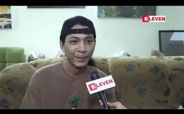 Embedded thumbnail for မန်ယူပွဲကို စင်ကာပူမှာကိုယ်တိုင်သွားအားပေးပြီးကစားသမားတွေမန်ယူ fansတွေနဲ့ညစာအတူစား ရမယ်ဆိုတော့ ရှယ်ပျော်စရာကောင်းမှာပါဆိ တဲ့အဆိုတော် နေဝင်း 