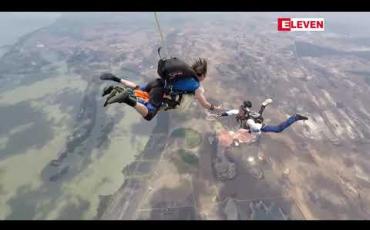 Embedded thumbnail for သြစတြေးလျနိုင်ငံမှ အသက် ၁၀၂ နှစ်အရွယ် အဘွားအို ကမ္ဘာ့အသက်အကြီးဆုုံး လေထီးခုန်သူအဖြစ် စံချိန်တင် 