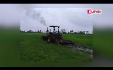 Embedded thumbnail for လုပ်သားရှားပါးသဖြင့် စပါးရိတ်သိမ်းရန် အခက်အခဲရှိနေသည့် မောင်တော တောင်ပိုင်းနှင့် ရသေ့တောင်မြို့နယ်တို့တွင် CRR မှ အဖိုးအခ အနည်းငယ်ဖြင့် ကူညီရိတ်သိမ်းပေးလျက်ရှိ 