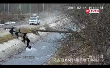 Embedded thumbnail for မြစ်ရေ ဖြင့် မျောပါသွားသည့် ဆယ်ကျော်သက်ကလေးတစ်ဦးကို တရုတ်ရဲတပ်ဖွဲ့က လိုက်လံ ကယ်ဆယ်နိုင်ခဲ့   