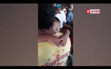 Embedded thumbnail for ဖားကန့်တွင် ကလေးသူခိုးဟုသံသယရှိသူတစ်ဦးကိုလူစုလူဝေးဖြင့် ဖမ်းဆီး 