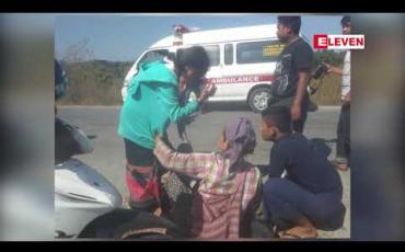 Embedded thumbnail for ပန်းတောင်းမြို့နယ်၊ ကံမလမ်းခွဲအနီး ကားလမ်းပေါ်တွင် ဆိုင်ကယ်မောင်းနှင်လာသည့် မိန်းကလေးနှစ်ဦး သေနတ်ဟုယူဆရသောအရာဖြင့် ပစ်ခတ်ခံရ