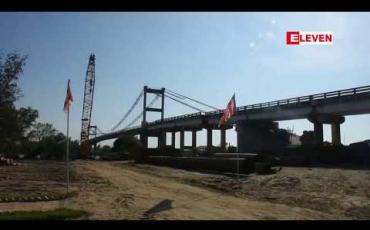 Embedded thumbnail for လပွတ္တာ (ပင်လယ်လေး) ကြိုးတံတား ပြင်ဆင်နေချိန် ဇက်ရေယာဉ်များဖြင့် ဖြတ်သန်းသွားနေရပြီး ဇက်ကူးခစျေးများ ကြီးမြင့်နေဟု ဒေသခံများပြော 