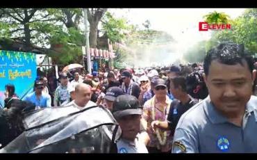 Embedded thumbnail for မြန်မာသြင်္ကန်အကြတ်နေ့ မန္တလေး လမ်းလျှောက်သြင်္ကန်တွင် ဒုတိယသမ္မတ(၂) ဦးဟန်နရီဗန်ထီးယူ လာရောက်ဆင်နွှဲခဲ့