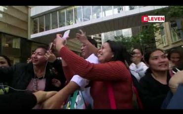 Embedded thumbnail for ဟောင်ကောင်မြို့ထဲတွင် လှည့်လည်သွားလာခဲ့သည့် ကင်ဂျုံအန်နှင့် ဒူတာတေးပုံဖမ်းသူနှစ်ဦးကြောင့် လူများအံ့သြတကြီး ဖြစ်ခဲ့ရ