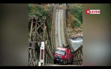 Embedded thumbnail for မြစ်ကြီးနား-ဝိုင်းမော်-ကန်ပိုင်တည် တရုတ် မြန်မာနှစ်နိုင်ငံလမ်းမပေါ်ရှိ ဆဒုံးရေတံခွန်းအနီးမှ ခုနှစ်ရောင်စဉ် တံတားကျိုးကျခဲ့