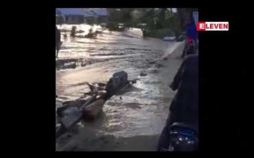 Embedded thumbnail for အင်ဒိုနီးရှားတွင်ရေကြီးမှုကြောင့်သေဆုံးသူ ၈၉ ဦးအထိမြင့်တက်လာပြီးလူဒါဇင်နဲ့ချီပျောက်ဆုံးလျက်ရှိ 