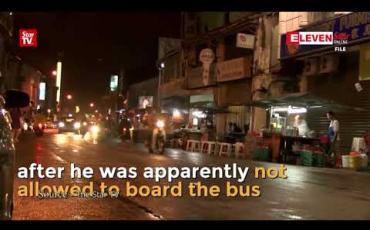 Embedded thumbnail for မီးပွိုင့်မိနေစဉ်ဘတ်စ်ကားပေါ်သို့တက်ရောက်ခွင့်မပြုခဲ့သည့်အတွက်ခရီးသည်တစ်ဦးကယာဉ်မောင်းအား ထိုးကြိတ်တိုက်ခိုက်မှုမလေးရှားနိုင်ငံတွင်ဖြစ်ပွား 