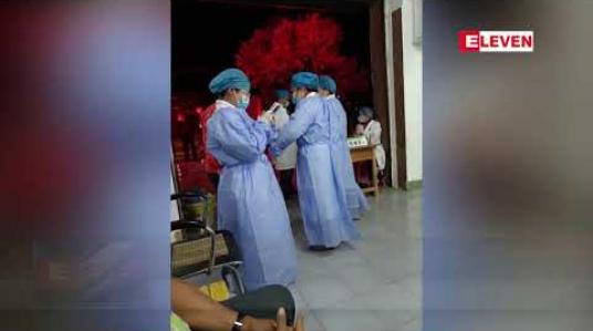 Embedded thumbnail for မူဆယ် ကျန်စန်းကျော့ဂိတ်တွင် မြန်မာနိုင်ငံသား ယာဉ်မောင်း ၄၁ ဦးကို တရုတ်ဘက်မှ COVID-19 ကာကွယ်ဆေး ထိုးနှံပေးခဲ့ 