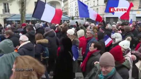 Embedded thumbnail for Yellow Vest ကို ဆန့်ကျင်ရန် red scarf ဆန္ဒပြသူ ၁၀၀၀၀ ကျော် ပါရီမြို့တွင် ချီတက်ဆန္ဒပြ 