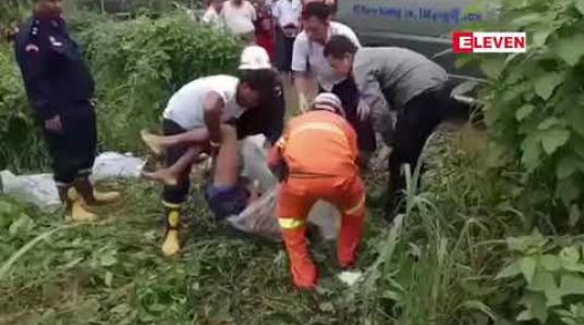 Embedded thumbnail for လှော်ကားလမ်းဘေးတွင် သေဆုံးလျက်တွေ့ရှိသည့် ဆယ်ကျော်သက်သုံးဦးသည် လူမှောင်ခိုကူးခံရသူများ ဖြစ်နိုင်သည်ဟု ယူဆကြောင်း ရဲတပ်ဖွဲ့ထုတ်ပြန်
