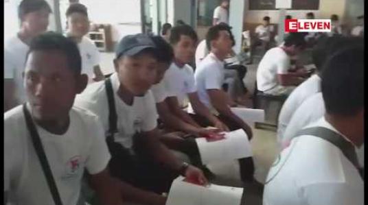Embedded thumbnail for ယခုလအတွင်း မြန်မာနိုင်ငံမှ ထိုင်းနိုင်ငံသို့ MoU လုပ်သားအဖြစ် နေ့စဉ် လုပ်သားဦးရေ ၅၀၀ မှ ၁ဝဝဝကြားထွက်ခွာနေ (ရုပ်သံ)