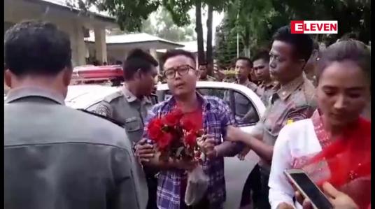 Embedded thumbnail for ဗိုလ်ချုပ်အောင်ဆန်းကြေးရုပ်တု ပြဿနာနှင့် ပက်သက်၍ နိုင်လွတ်လုံ ပုဒ်မ ၁၀ ဖြင့် ဖမ်းဆီး ခံထားရသော ကရင်နီလူငယ် ခူးကြူးဖဲကေးအား ပထမဆုံးအကြိမ် ရုံးထုတ်