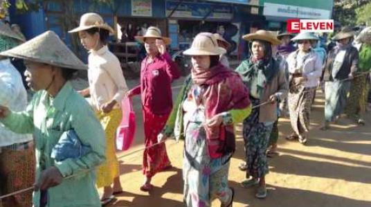 Embedded thumbnail for ကန့်ဘလူ အမှတ်(၁) သံကြားစက်ရုံ ဖျက်သိမ်းပေးရေးအတွက် မြေယာသိမ်းဆည်းခံ တောင်သူ (၁၅၀) ကျော်က ဆန္ဒထုတ်ဖော် တောင်းဆို 