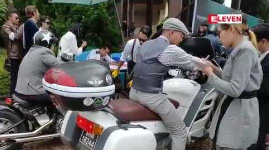 Embedded thumbnail for ကမ႓ာတစ်ဝန်းတွင် တစ်ပြိုင်နက်တည်းကျင်းပသည့် ဆီးကြိတ်ကင်ဆာရောဂါ စိတ်ကျန်းမာရေးရန်ပုံငွေ ဆိုင်ကယ် စီးပွဲကို ပြင်ဦးလွင်မြို့တွင် ပြုလုပ်