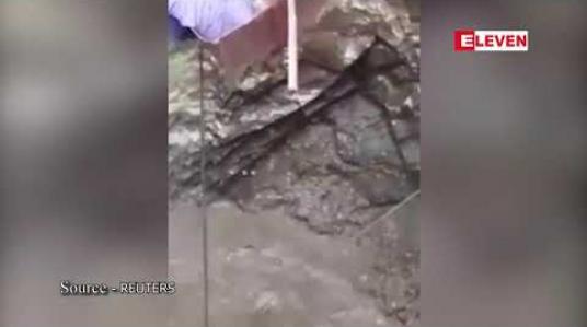 Embedded thumbnail for အိန္ဒိယအမျိုးသားတစ်ဦးကရေတွင်းထဲပြုတ်ကျနေသည့် မိကျောင်းကိုဆင်းကယ်ခဲ့ 