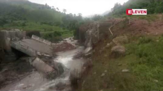 Embedded thumbnail for လားရှိုး -သိန္နီ- ကွမ်းလုံလမ်းပိုင်းရှိ ၃၁ မိုင်တံတား ထပ်မံ မိုင်းခွဲခံရပြီး လောက်ကိုင်၊ချင်းရွှေဟော်မှ လားရှိုးမြို့ဘက်သို့ထွက်ခွာမည့် ယာဉ်များ ရပ်နားခဲ့ရ