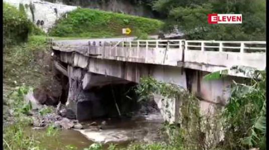 Embedded thumbnail for ဂုတ်တွင်းတံတားမှ ပြန်ဖြတ်သန်းနိုင်ပြီဖြစ်သော်လည်း ကွတ်ခိုင်နှင့်မူဆယ်ကြားတွင် ပစ်ခတ်မှုများရှိနေမှုကြောင့် ယာဉ်များသွားမရ သေးဘဲ ပိတ်မိနေဆဲဖြစ်ဟု သိရ