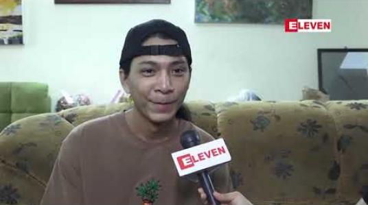 Embedded thumbnail for မန်ယူပွဲကို စင်ကာပူမှာကိုယ်တိုင်သွားအားပေးပြီးကစားသမားတွေမန်ယူ fansတွေနဲ့ညစာအတူစား ရမယ်ဆိုတော့ ရှယ်ပျော်စရာကောင်းမှာပါဆိ တဲ့အဆိုတော် နေဝင်း 