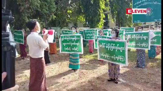 Embedded thumbnail for သံဖြူဇရပ်မြို့နယ် ပြည်ခိုင်ဖြိုးပါတီဝင်များနှင့် ဝန်းရံသူ (၂၀) ခန့်မှ ပြည်ထောင်စုရွေးကောက်ပွဲကော်မရှင်၏ ဆောင်ရွက်ချက်များအပေါ် ဆန့်ကျင်ကြောင်း ဆန္ဒဖေါ်ထုတ် 
