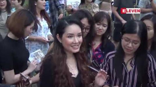 Embedded thumbnail for Simply Acoustic အယ်ဘမ်ကို ကြိုတင်မှာယူအားပေးခဲ့တဲ့ ပရိသတ်တွေနဲ့ အမှတ်တရတွေ့ဆုံပွဲ ပြုလုပ်ခဲ့တဲ့ တေးသံရှင် မို့မို့