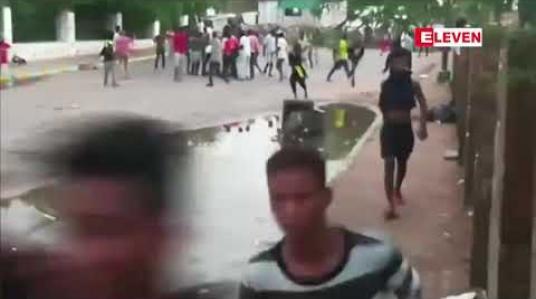 Embedded thumbnail for သပိတ်စခန်း ဖြိုခွင်းခဲ့သူများကို ကြိုးစင်တင်သွားမည်ဟု ဆူဒန် ထိပ်ပိုင်းဗိုလ်ချုပ်ကြီး ကတိပေး 