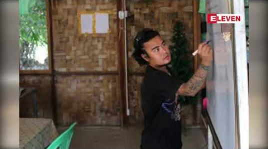 Embedded thumbnail for အဆိုတော်ဂျီလတ်၏ညီဖြစ်သူ တေးရေးဆရာဖေကမ္ဘာငြိမ်းချမ်း နေပြည်တော် သီရိမဏ္ဍိုင်လမ်းမပေါ်တွင် ထိုးသွင်းဒဏ်ရာဖြင့် သေဆုံးနေသည်ကို တွေ့ရှိခဲ့ 