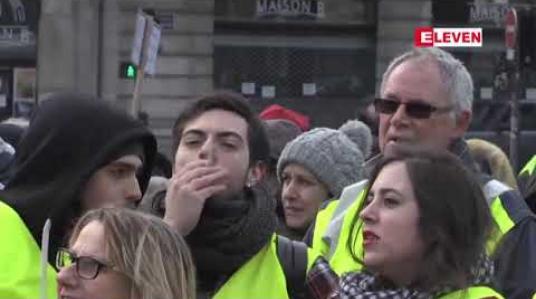 Embedded thumbnail for ခုနှစ်ပတ်မြောက် Yellow Vest ဆန္ဒပြမှုအတွင်း ပြင်သစ်ရဲတပ်ဖွဲ့က ဆန္ဒပြသူများအားမျက်ရည်ယိုဓာတ်ငွေ့များအသုံးပြု၍ဖြိုခွဲ 