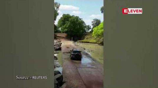 Embedded thumbnail for သြစတြေးလျ တွင်ကားလမ်းပေါ်မိကျောင်းများ တက်နေသဖြင့် ယာဉ်အသွားအလာ ခက်ခဲ