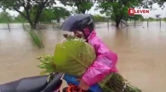 Embedded thumbnail for ချင်းတောင် နှင့် ချင်းတောင်ခြေ တွင် မိုးများမှု ကြောင့် ကားလမ်းများ ရေကျော်