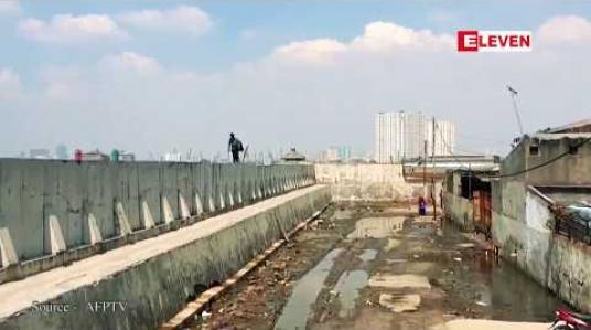 Embedded thumbnail for ဂျာကာတာမြို့သည် အလျင်မြန်ဆုံးရေနစ်မြုပ်သွားနိုင်သည့်မြို့ဖြစ်လာနိုင်၍ အင်ဒိုနီးရှားအာဏာပိုင်များ မြို့တော်သစ် တည် ဆောက်ရန် ကြိုးပမ်း 