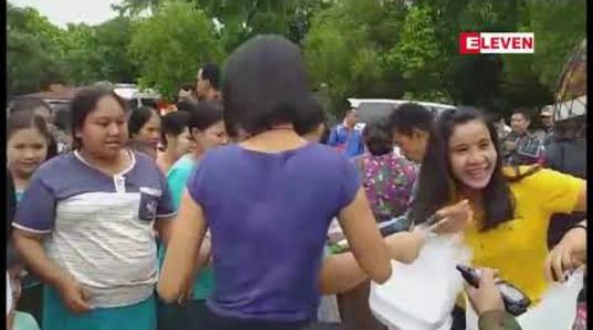 Embedded thumbnail for သောင်ရင်းမြစ်ရေ ကျဆင်းစပြုလာသော်လည်း စိုးရိမ်ရေမှတ်အထက်တွင်ရှိနေခြင်းကြောင့် ဒေသခံများ နေအိမ်သို့မပြန်နိုင်သေး ဘဲ ကယ်ဆယ်ရေးစခန်းတွင်ခိုလှုံနေရဆဲဖြစ် 