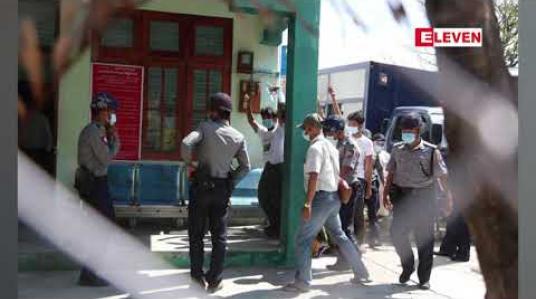 Embedded thumbnail for ဈေးချိုနာရီစင်ရှေ့ဆန္ဒပြရာတွင်ပါဝင်ခဲ့သည့်ကျောင်းသားငါးဦးကိုပခုက္ကူတက္ကသိုလ်တွင်းသို့ဝင်ရောက်ဖမ်းဆီး
