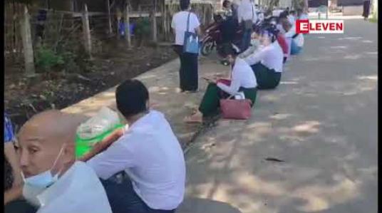 Embedded thumbnail for တောင်ငူတွင် ကြိုတင်မဲကောက်ယူရာ၌ ဆန္ဒမဲလက်မှတ်ထည့်မည့် စာအိတ်များ မလုံလောက်၍ ခက်ခဲနေဟုဆို 