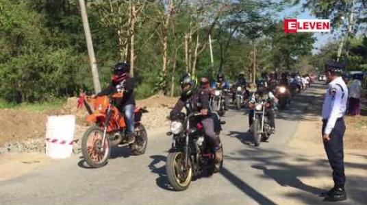 Embedded thumbnail for အသက်အန္တရာယ်ဆုံးရှုံးမှုများ ကာကွယ်နိုင်ရေး ဆိုင်ကယ်စီးဦး ထုပ်ဆောင်းကြရန် ဆိုင်ကယ်အစီး ၂၀၀ ခန့်ဖြင့် ကမ်ပိန်းပြုလုပ်၍ ဟင်္သာတမြို့တွင်း လှည့်လည်နှိုးဆော်