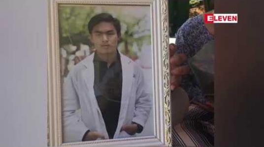 Embedded thumbnail for မန္တလေးမြို့တွင် စကားထိုင်ပြောနေသူနှစ်ဦးအား လူငယ်တစ်စုက အုပ်စုဖွဲ့ဓားဖြင့်ထိုးလုယက်မှုကြောင့် ရတနာပုံ တက္ကသိုလ် ကျောင်းသားတစ်ဦးသေဆုံး 