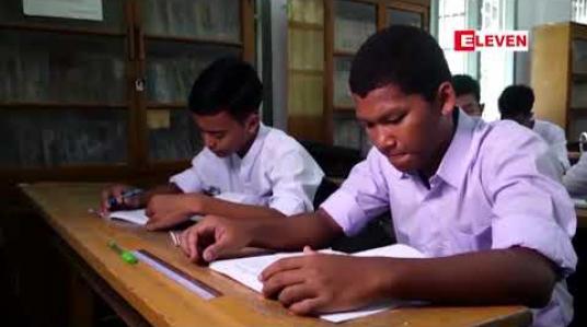 Embedded thumbnail for အဋ္ဌမတန်း မြန်မာဖတ်စာမှ ပယ်ဖျက်ခဲ့မှုကြောင့် ဝေဖန်မှုများစွာရှိခဲ့သည့် စာဆိုတော်မယ်ခွေ၏ “လက်ဆောင်”ကဗျာကိုဒသမတန်းမြန်မာဖတ်စာတွင် ပြန်လည်ထည့်သွင်း ပြဋ္ဌာန်းမည် 