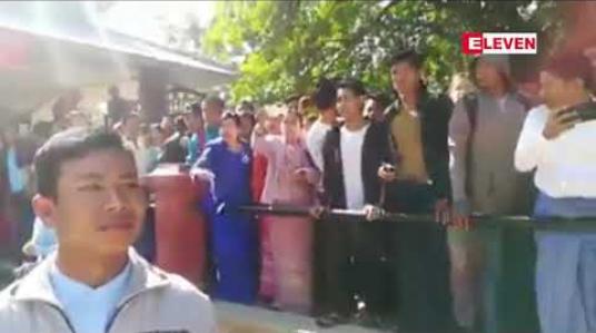 Embedded thumbnail for သတင်းထောက်တွေကို ရိုက်ဖို့ ရတနာပုံတက္ကသိုလ် ဌာနမှူး ဒေါက်တာခင်သက်ကျော်၏ ပြောဆိုမှုမှာ သတင်းသမားများအပေါ် ခြိမ်းခြောက်ရာရောက်တာကြောင့် ရှေ့နေ၊သတင်းမီဒီယာကောင်စီဝင်တွေနဲ့ သတင်းနယ်ပယ်အသီးသီးက ကန့်ကွက်ရှုတ်ချ 