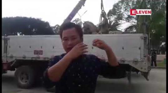 Embedded thumbnail for ဗိုလ်ချုပ်ရုပ်တုကို လွိုင်ကော်မြို့၊ ကန္ဒာဟေဝန်ပန်းခြံသို့ သယ်ဆောင်နေရာချထားမှုကို ကရင်နီလူငယ်ခေါင်းဆောင်များက သွားရောက်တားမြစ်ခဲ့
