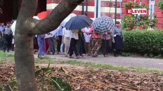 Embedded thumbnail for အောင်ရဲထွေးအမှု ရုပ်သိမ်းရန် အရှေ့ပိုင်းခရိုင် ဒုဥပဒေအရာရှိဟောင်း ဒေါ်သစ်သစ်ခင်က ၎င်းအပါအဝင် အထက်အရာရှိလေးဦးကို ငွေကြေးလက်ဆောင်ပေးရန် သန်းထွဋ်အောင်၏ ဖခင်နှင့် ညှိနှိုင်းမှုပြုလုပ်ခဲ့ဟု အဂတိလိုက်စားမှု တိုက်ဖျက်ရေးကော်မရှင် ထွက်ဆို 