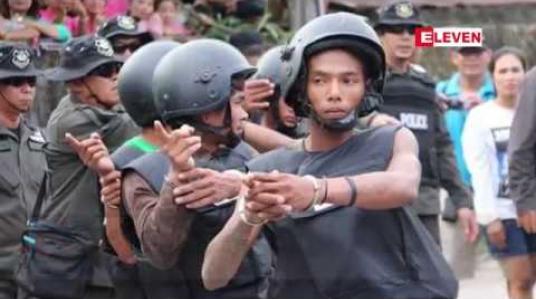 Embedded thumbnail for ထိုင်းကျောင်းသူ အသတ်ခံရမှုတွင် စွပ်စွဲခံရကာ ထောင်ဒဏ် ကျခံနေရသည့် မြန်မာ ရွေ့ပြောင်းလုပ်သား နှစ်ဦး အယူခံအောင်ကာ ပြန်လည် လွတ်မြောက်လာ