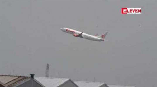 Embedded thumbnail for ပျက်ကျခဲ့သည့် အင်ဒိုနီးရှား Lion Air လေကြောင်းလိုင်းပိုင် လေယာဉ်ကို ဆက်လက်ရှာဖွေရန်  သေဆုံးခဲ့သူများ၏ မိသားစုဝင်များက တောင်းဆို 