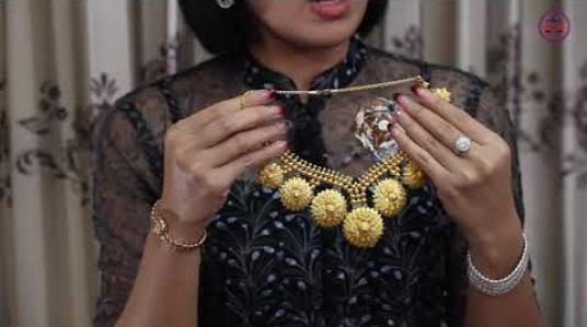 Embedded thumbnail for အောင်သမာဓိ ရဲ ့2019 collection ရွှေအကျီ င်္နဲ ့လိုက်ဖက်ညီ ရွှေဖက်ရှင် (ရုပ်သံအစီအစဉ်)