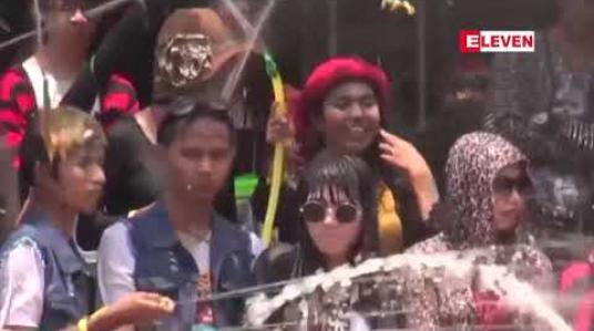 Embedded thumbnail for ယခုနှစ်မဟာသင်္ကြန်ကာလတွင် ရန်ကုန်သင်္ကြန်မဏ္ဍပ်များကို ယခင်နှစ်နည်းတူ ခွင့်ပြုသွားမည်ဖြစ်ပြီး လမ်း လျှောက်သင်္ကြန်လည်း ပြုလုပ်မည်ဟု သိရ 