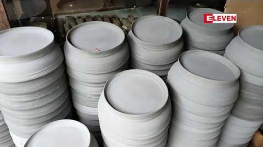 Embedded thumbnail for အင်းဝတွင် ရိုးရာလက်မှုသပိတ်လုပ်ငန်းလုံးဝရပ်ဆိုင်းသွားပြီဖြစ်ပြီး စက်ရိုက်သပိတ်လုပ်ငန်းများ ပြောင်းလဲ လုပ်ကိုင်လာ 