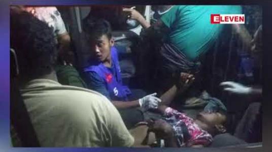 Embedded thumbnail for စစ်ကိုင်းတွင် ၁ရနှစ်အရွယ် လူငယ်တစ်ဦးအား အုပ်စုဖွဲ့ ဝိုင်းဝန်းရိုက်နှက်ဓားဖြင့်ထိုးခဲ့သူ ငါးဦးကို ဖမ်းဆီးရမိ 
