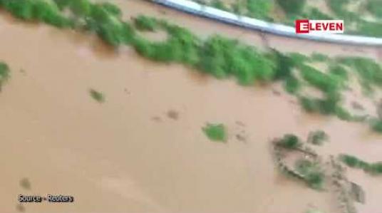 Embedded thumbnail for ရေကြီးမှုကြောင့် ရထားပေါ်တွင်သောင်တင်နေသည့် လူပေါင်း ၈၀၀ ကျော်ကို အိန္ဒိယရေတပ် သွားရောက်ကယ်ဆယ်ခဲ့ 